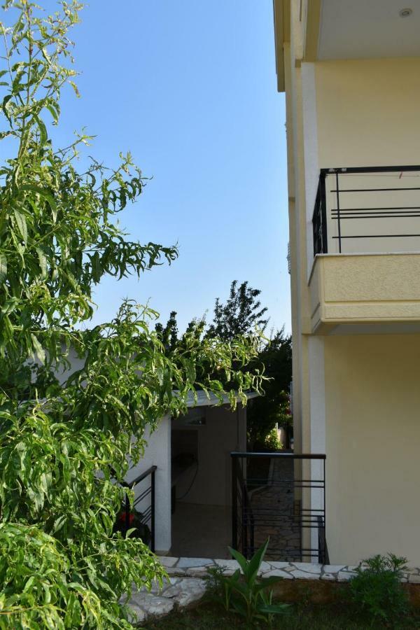 J&B Rooms Dhërmi Buitenkant foto